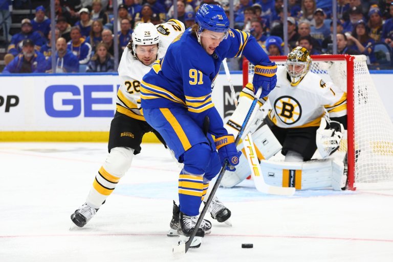 Sabres score 4 3rd-period goals to beat the Bruins 4-3 in playoff opener | iNFOnews.ca