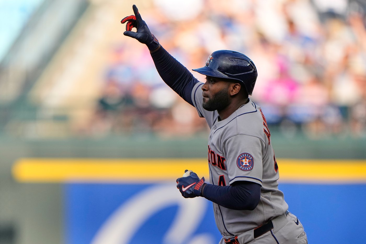 Astros slugger Yordan Alvarez becomes 1st MLB player to hit grand slam, multi-run HR in 1st inning | iNFOnews.ca