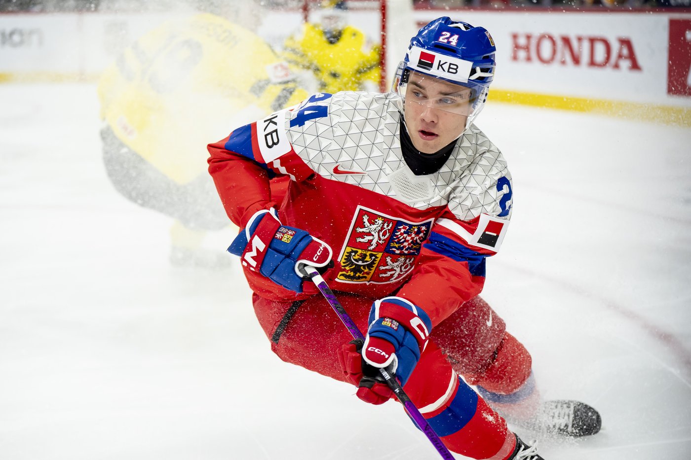Canucks sign first-round draft pick Novotny to three-year entry-level contract | iNFOnews.ca