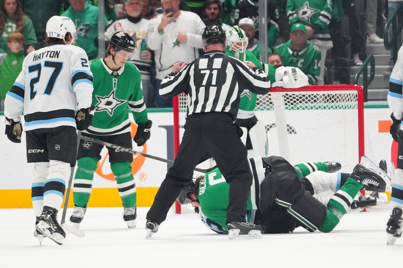 Mammoth beat Stars 6-3, ending Dallas' franchise-record point streak at 15 games | iNFOnews.ca