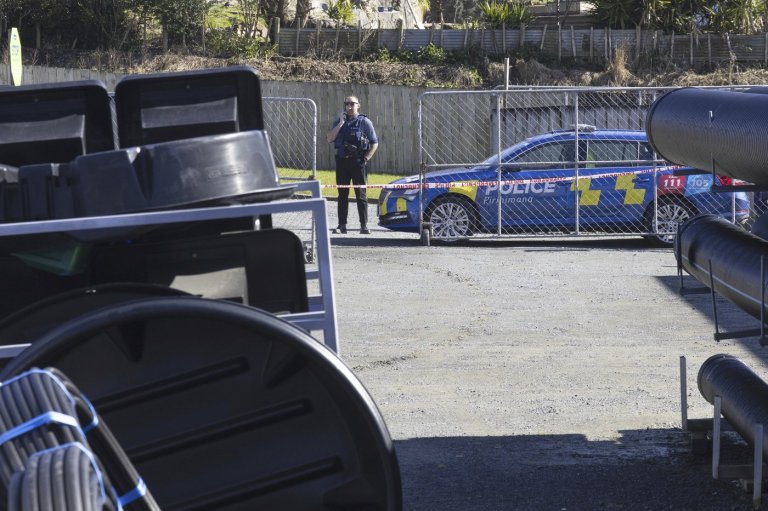 A New Zealand father who evaded authorities with his 3 children for years is shot dead by the police | iNFOnews.ca