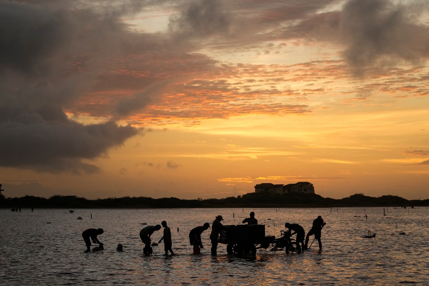 Photos show daily life along Venezuela’s oil coast after Maduro’s capture | iNFOnews.ca