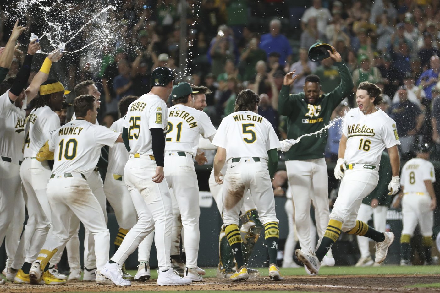 Nick Kurtz homers in 9th inning for second straight day to give Athletics 3-1 victory over Astros | iNFOnews.ca