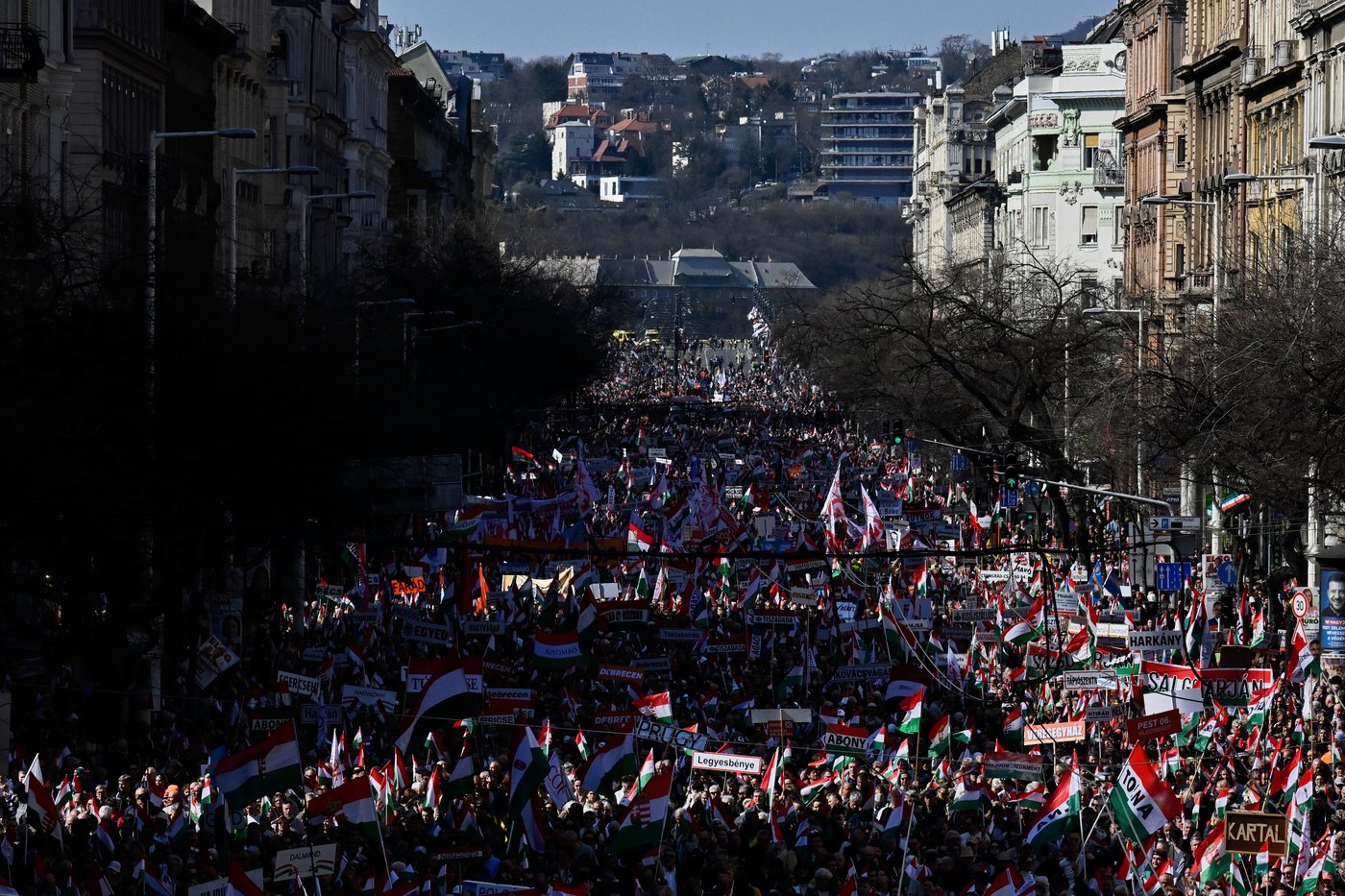 Orbán and challenger Magyar summon rival rallies in show of strength before Hungary's April election | iNFOnews.ca