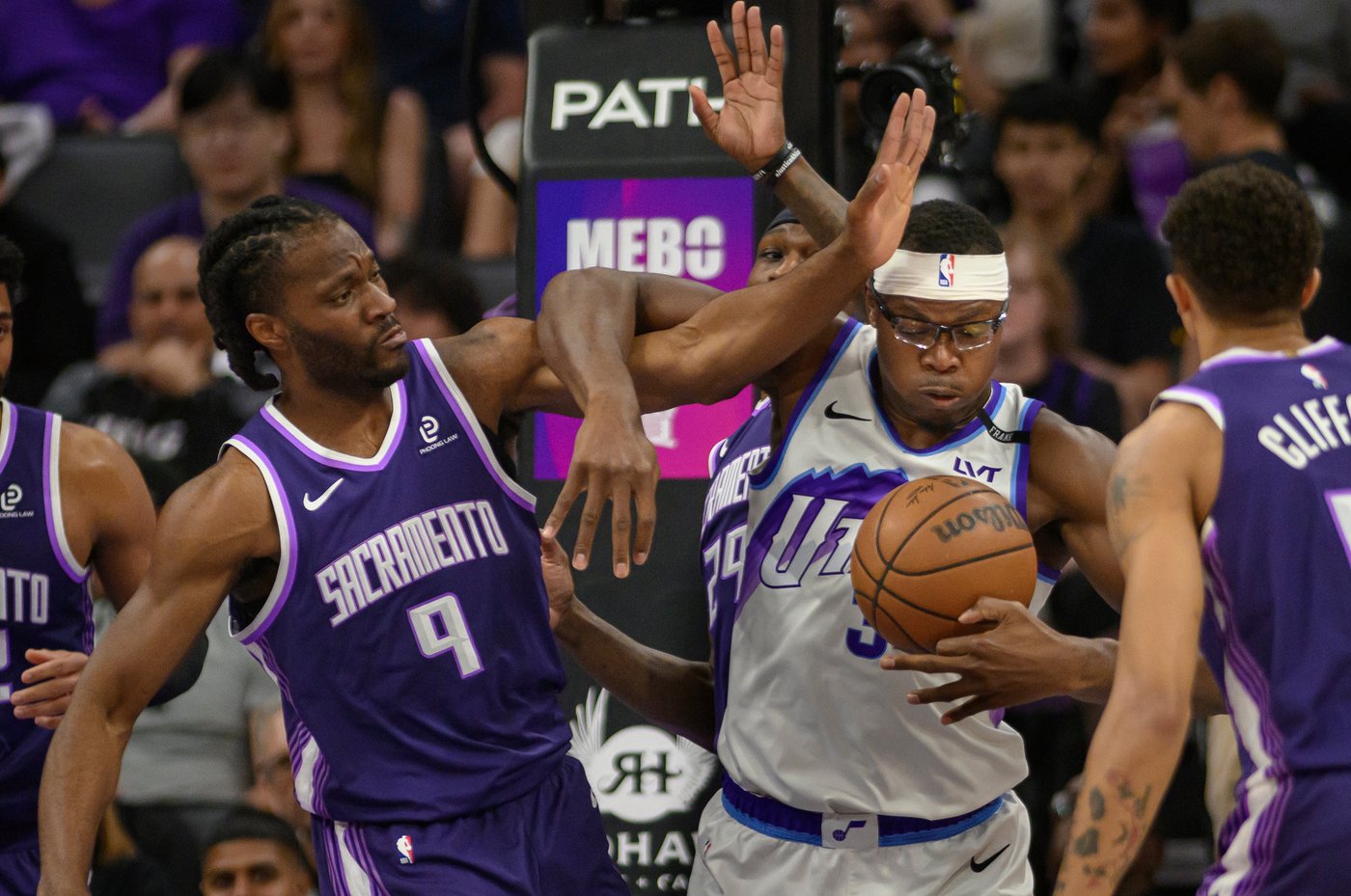 DeMar DeRozan scores season-high 41 points as Kings beat Jazz 116-111 | iNFOnews.ca