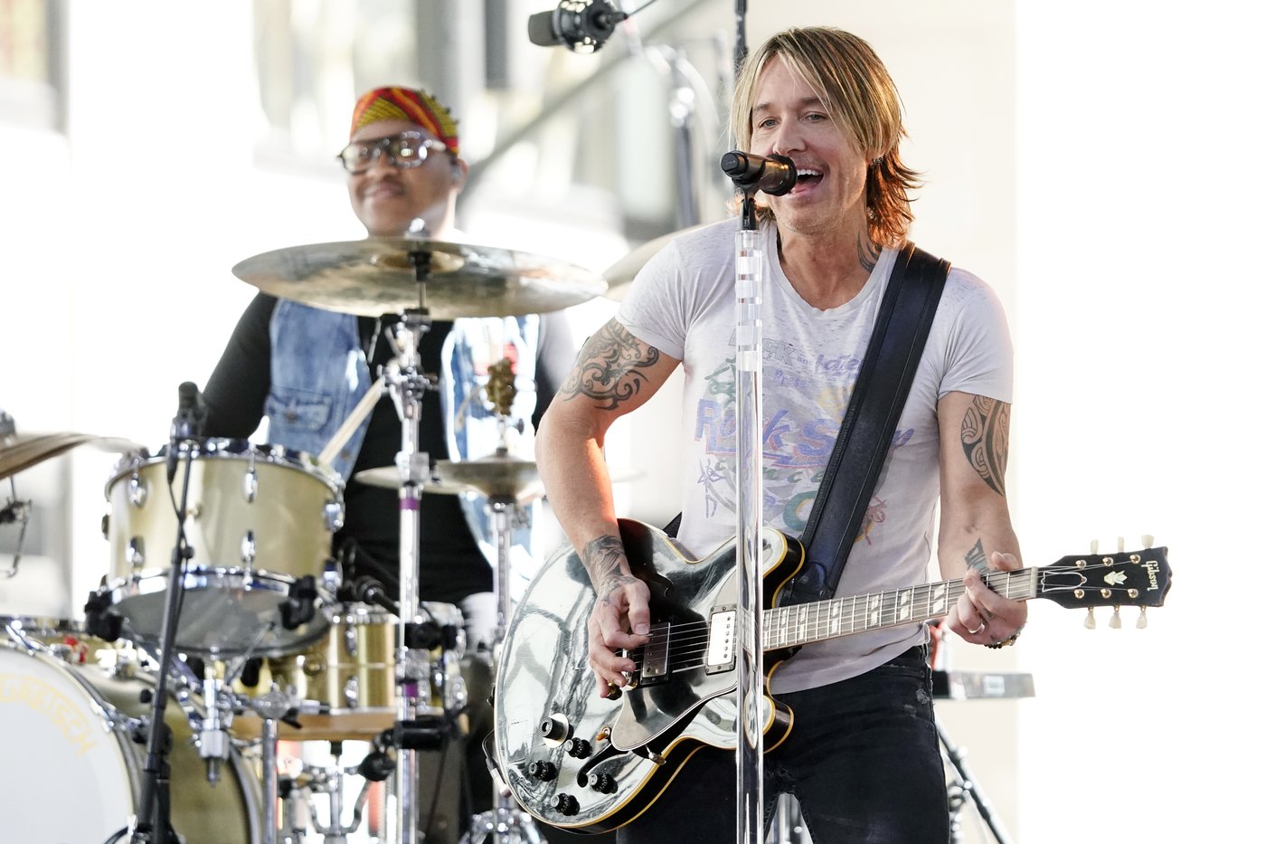 Keith Urban says 'High' is about order and chaos, with songs about love, life and his late father | iNFOnews.ca