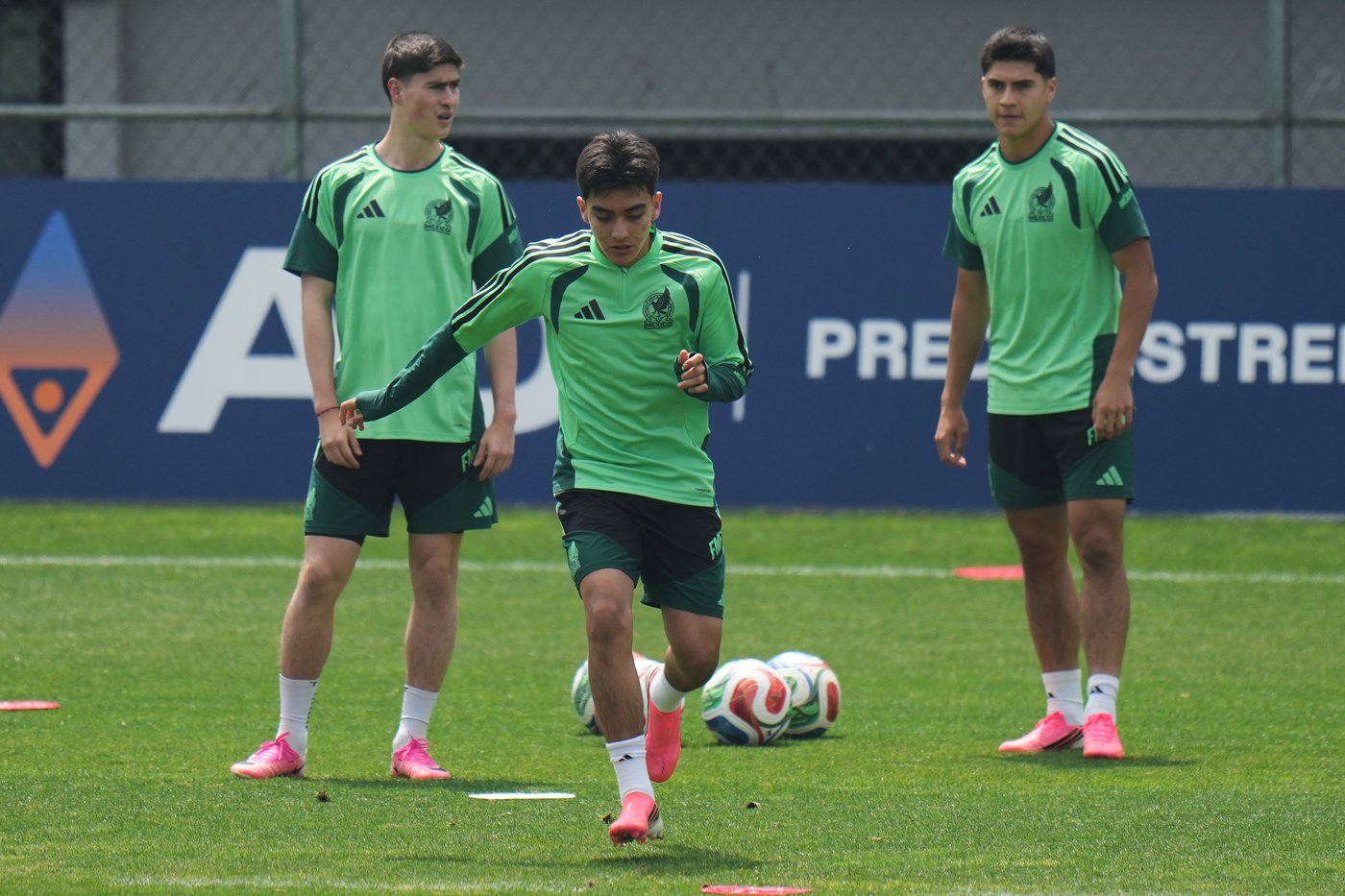 England faces Mexico at ‘monster’ stadium where El Tri has yet to concede a goal at this World Cup | iNFOnews.ca