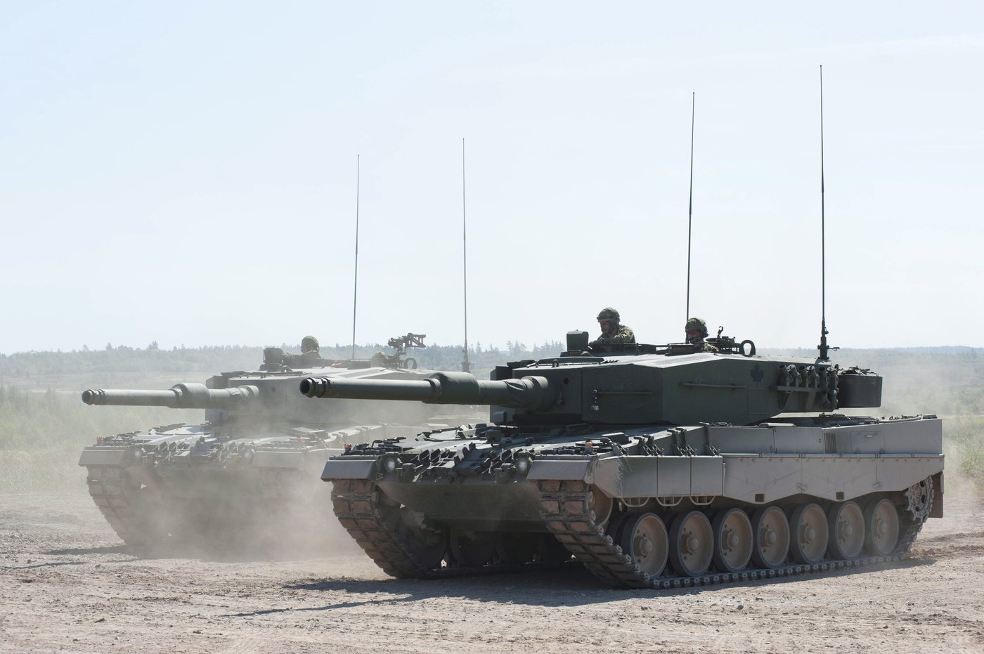 Ottawa asks defence industry for options on replacements for aging tank fleet | iNFOnews.ca