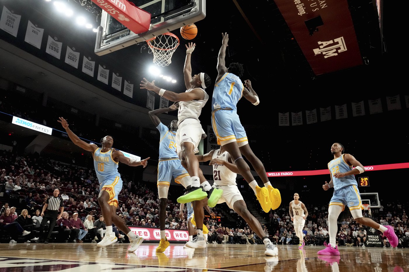 No. 23 Texas A&M overcomes 16-point deficit with big 2nd half in 71-54 win over Southern | iNFOnews.ca