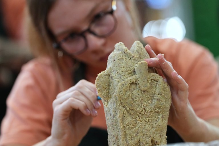 Scrapple sculpture contest winner prevailed in Eagles country by putting the pig into pigskin | iNFOnews.ca