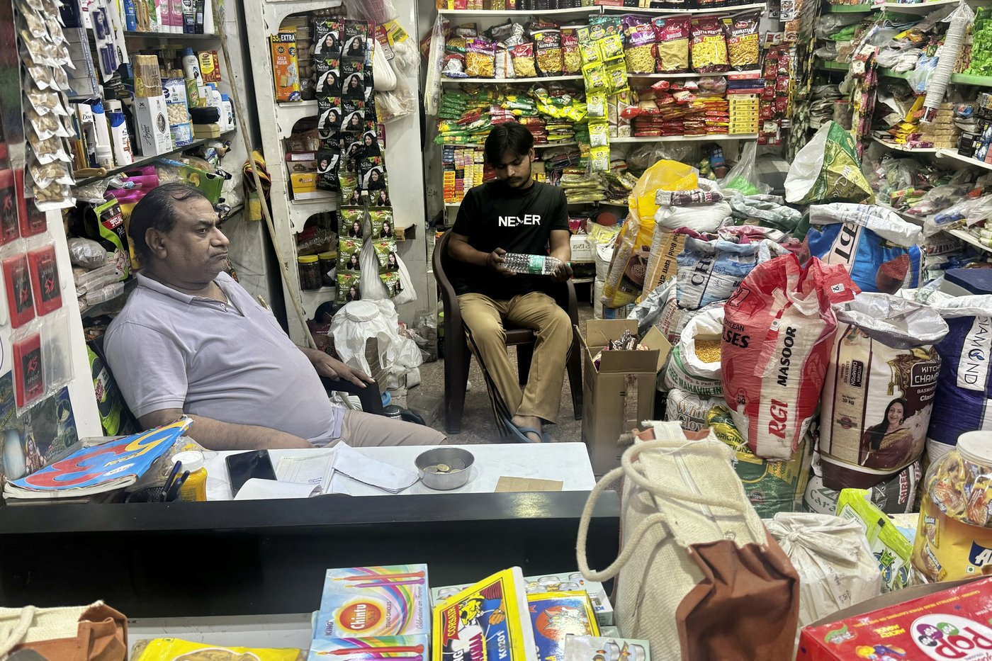 Use of smoke-emitting firecrackers renews air pollution debate in India's capital ahead of Diwali | iNFOnews.ca Use of smoke-emitting firecrackers renews air pollution debate in India's capital ahead of Diwali | iNFOnews.ca