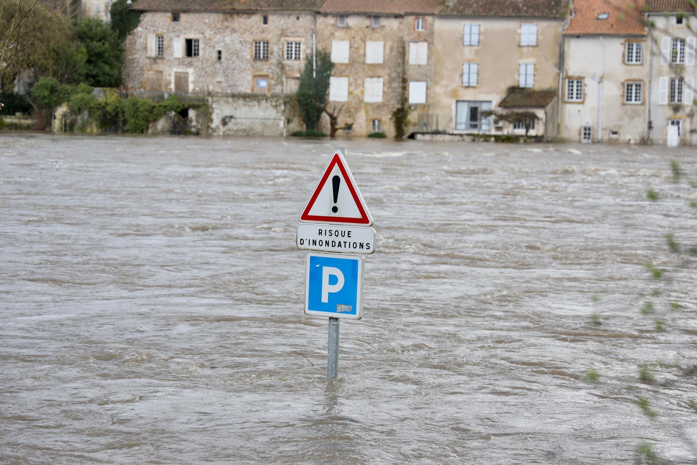 Storm aftermath leaves 2 dead in France; flood alerts to remain Saturday | iNFOnews.ca Storm aftermath leaves 2 dead in France; flood alerts to remain Saturday | iNFOnews.ca