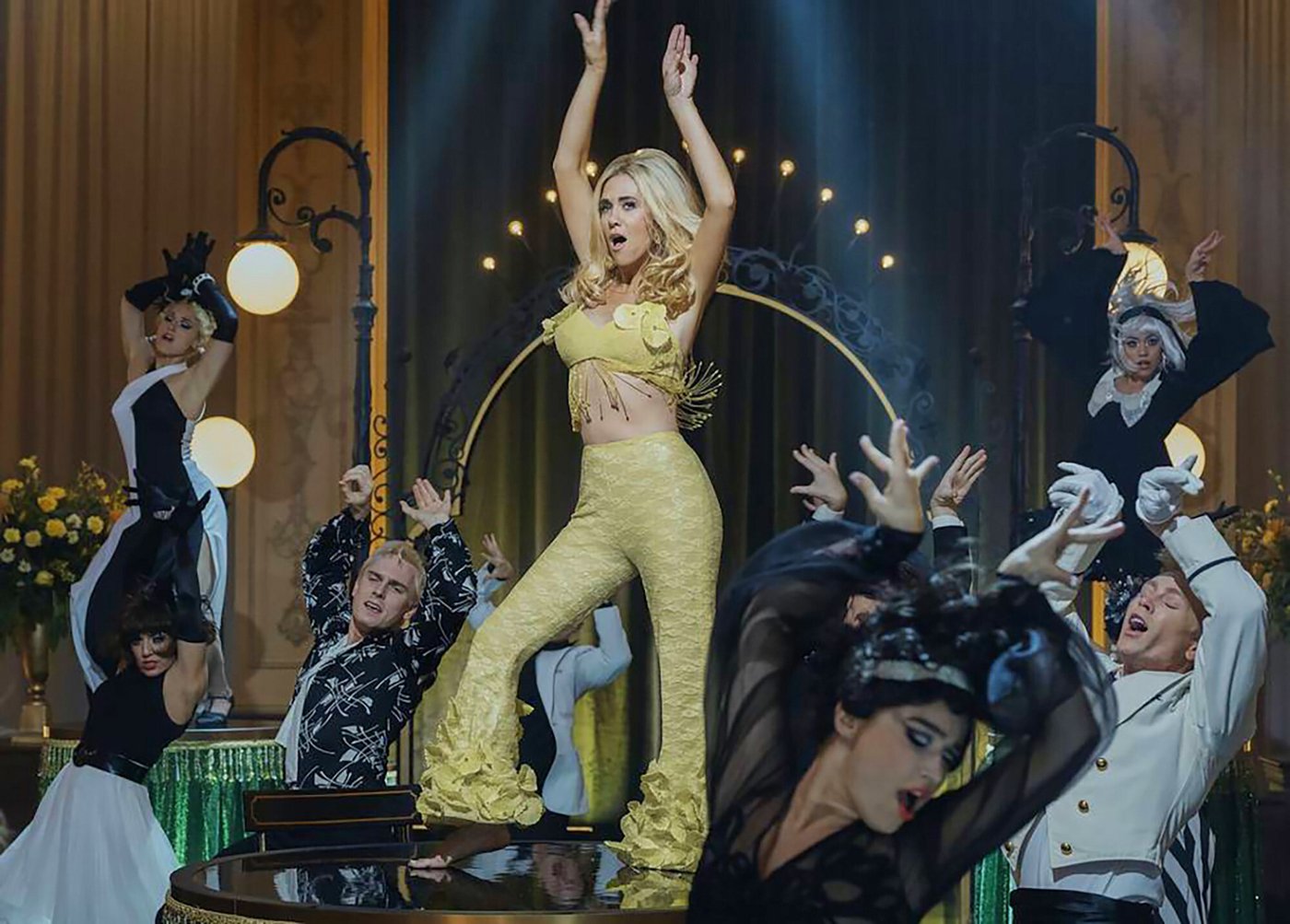 How the funny and feminist fashion in 'Palm Royale' further the storytelling | iNFOnews.ca How the funny and feminist fashion in 'Palm Royale' further the storytelling | iNFOnews.ca