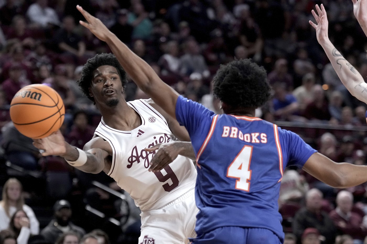 No. 12 Texas A&M beats Houston Christian 77-45 | iNFOnews.ca