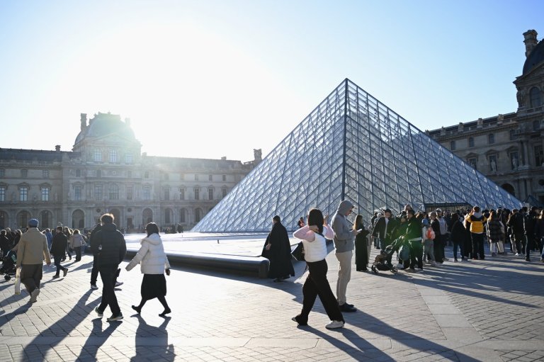 Louvre Museum closes offices and a gallery over structural fragility concerns | iNFOnews.ca