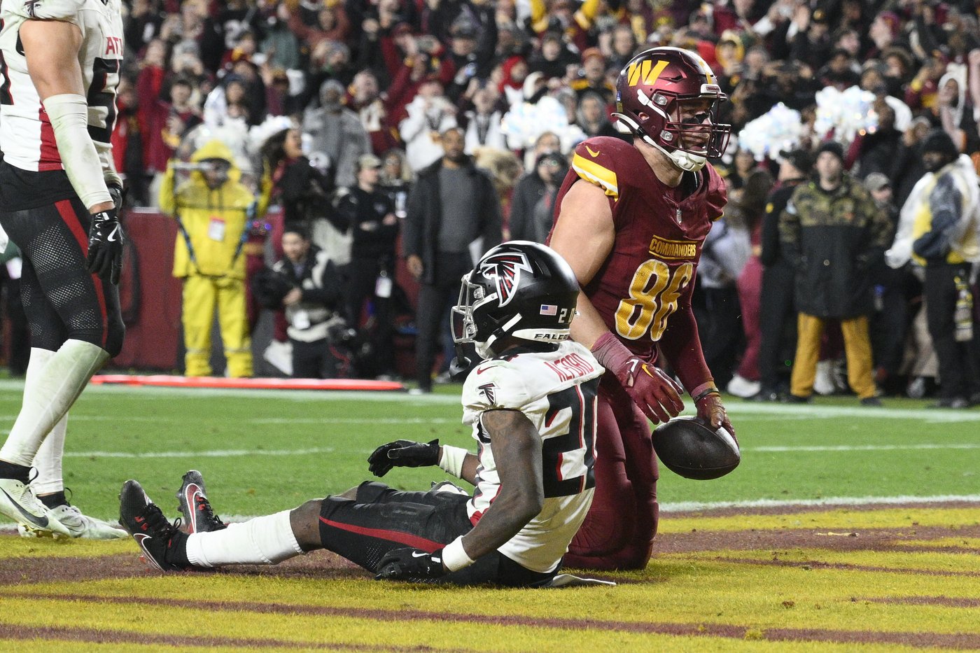 Jayden Daniels carries the Commanders into the playoffs by running as much as throwing | iNFOnews.ca