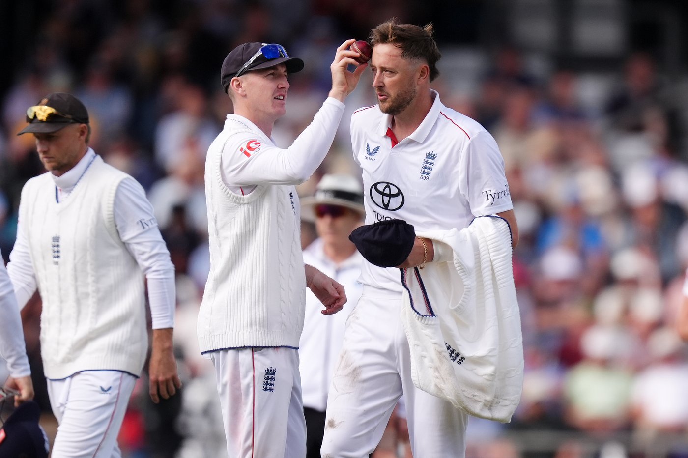 England dominates Pakistan on Day 1 of first test as Robinson makes history in 5-wicket haul | iNFOnews.ca England dominates Pakistan on Day 1 of first test as Robinson makes history in 5-wicket haul | iNFOnews.ca