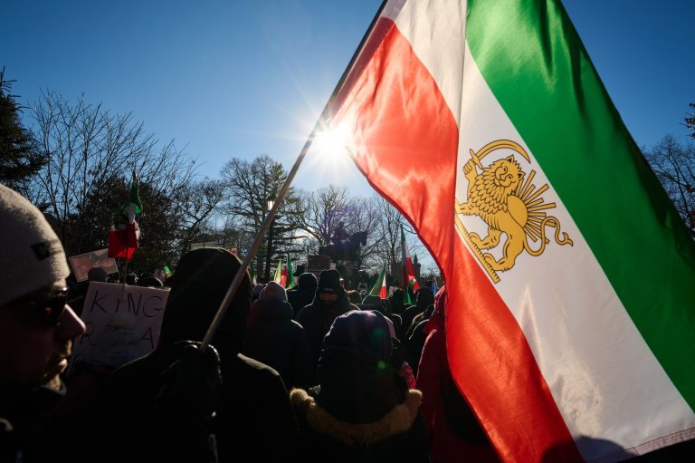 What those different versions of the Iranian flag appearing at protests mean | iNFOnews.ca