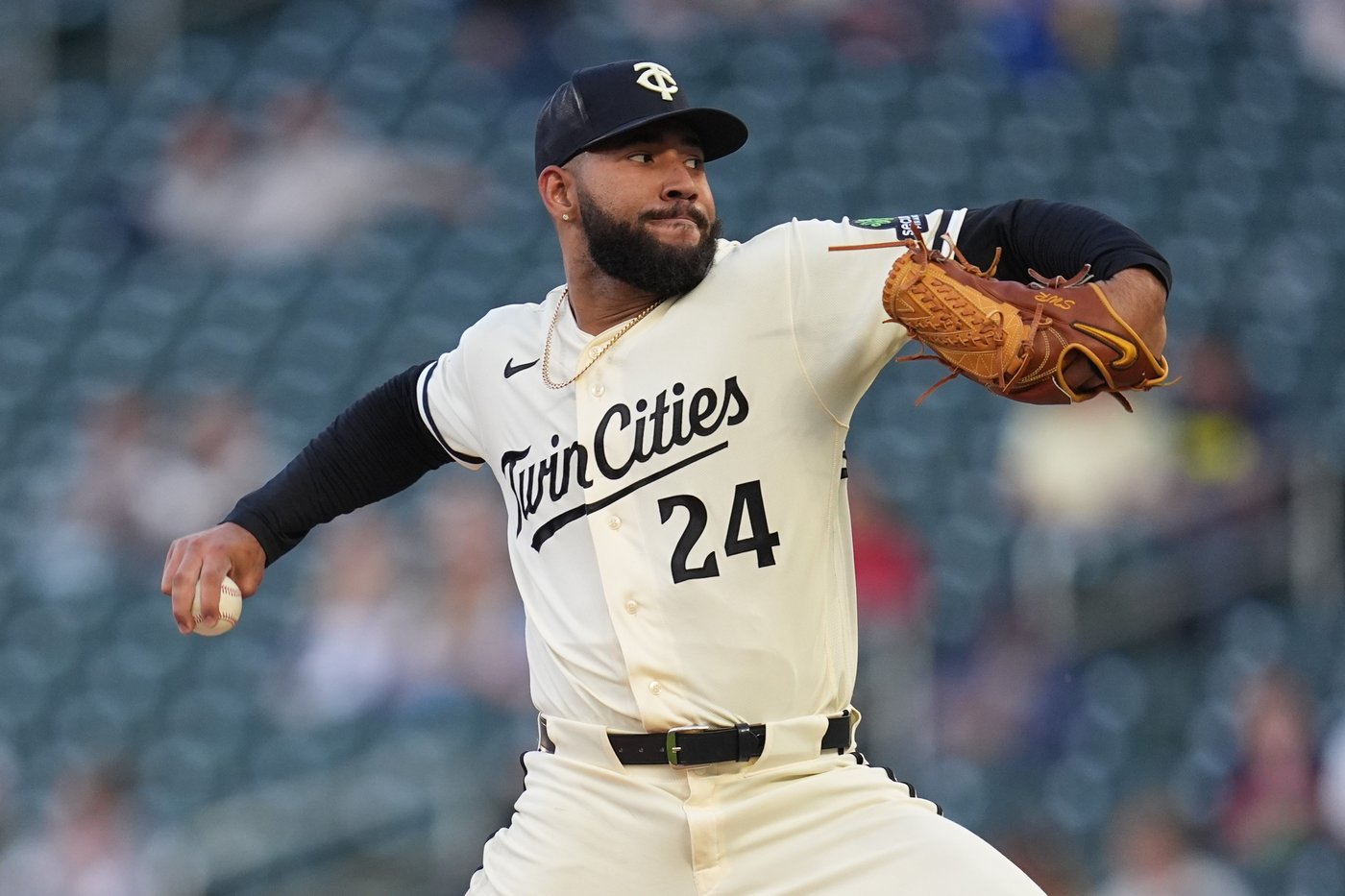 Blue Jays acquire RHP Simeon Woods Richardson from Twins for cash considerations | iNFOnews.ca