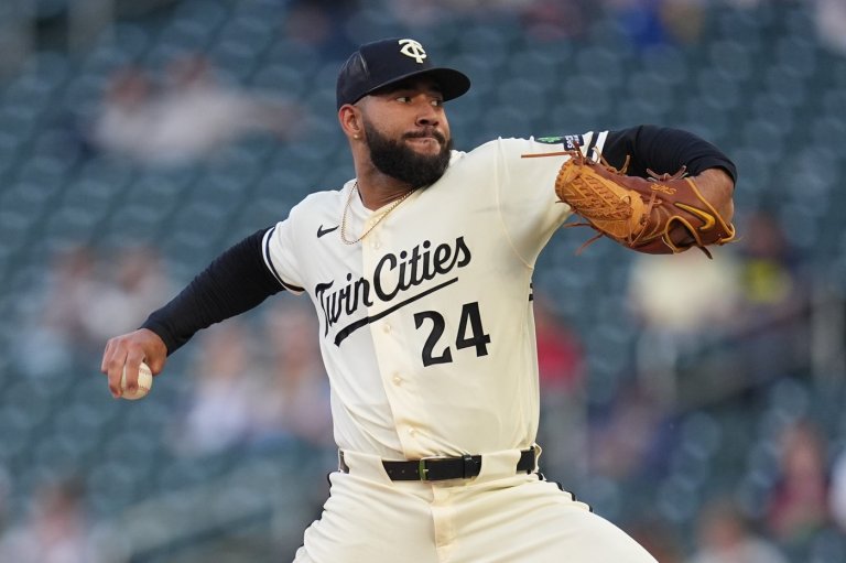 Blue Jays acquire RHP Simeon Woods Richardson from Twins for cash considerations | iNFOnews.ca