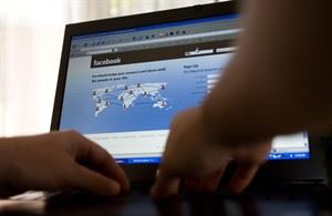 Facebook draws user ire with quiet switcheroo in email contact listing | iNFOnews.ca CP19199348