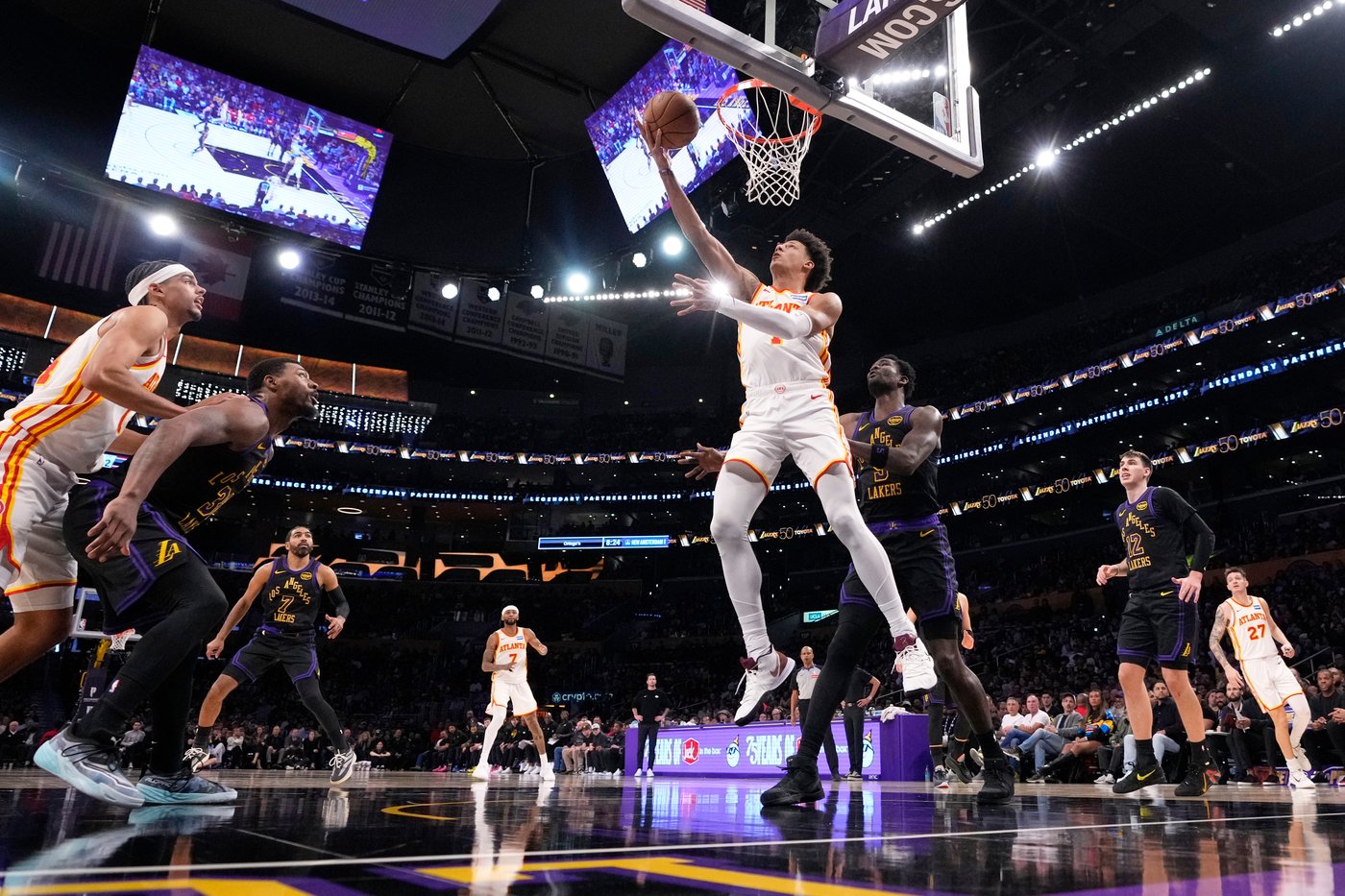 LeBron barely misses triple-double, Luka adds 27 in Lakers' skid-snapping 141-116 win over Hawks | iNFOnews.ca
