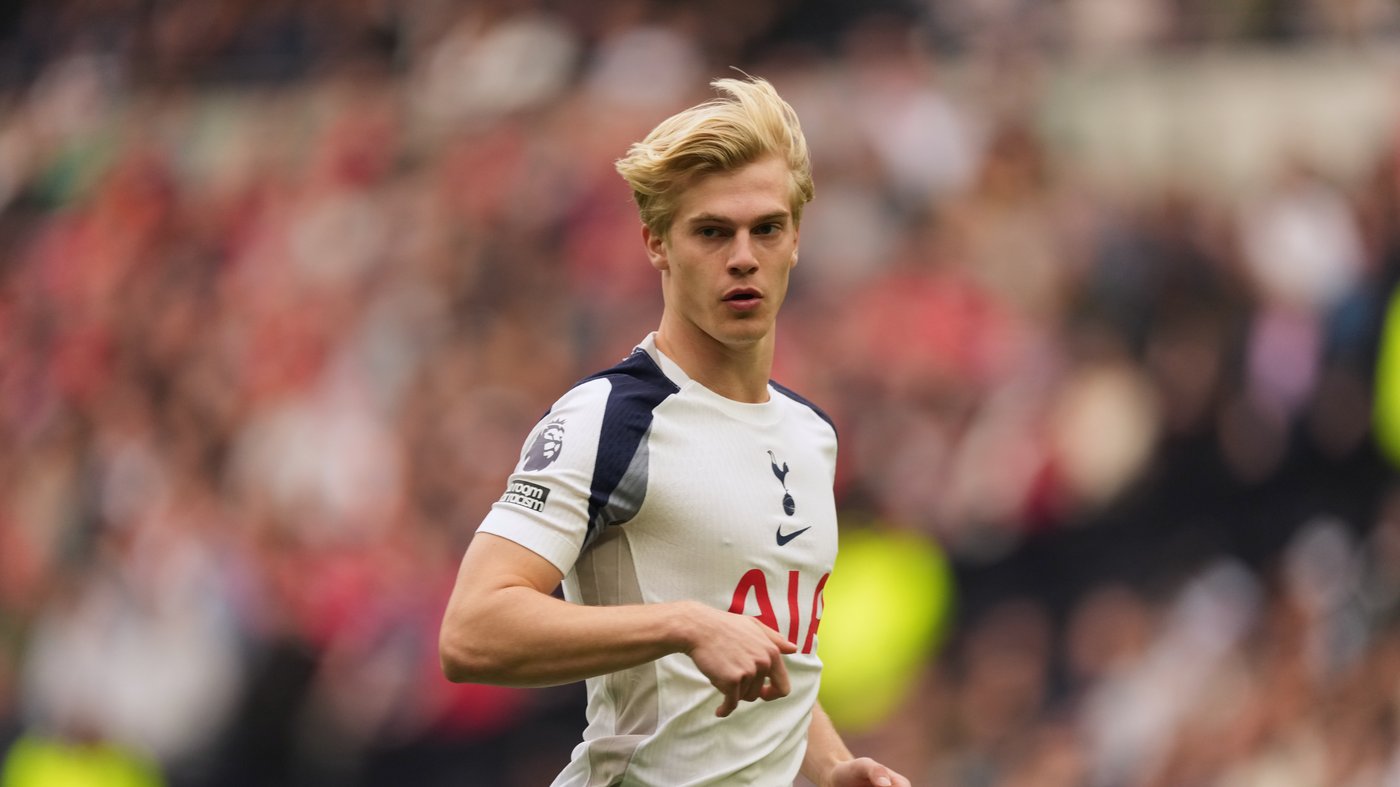Sweden midfielder Lucas Bergvall signs new deal with Tottenham after speculation he might leave | iNFOnews.ca