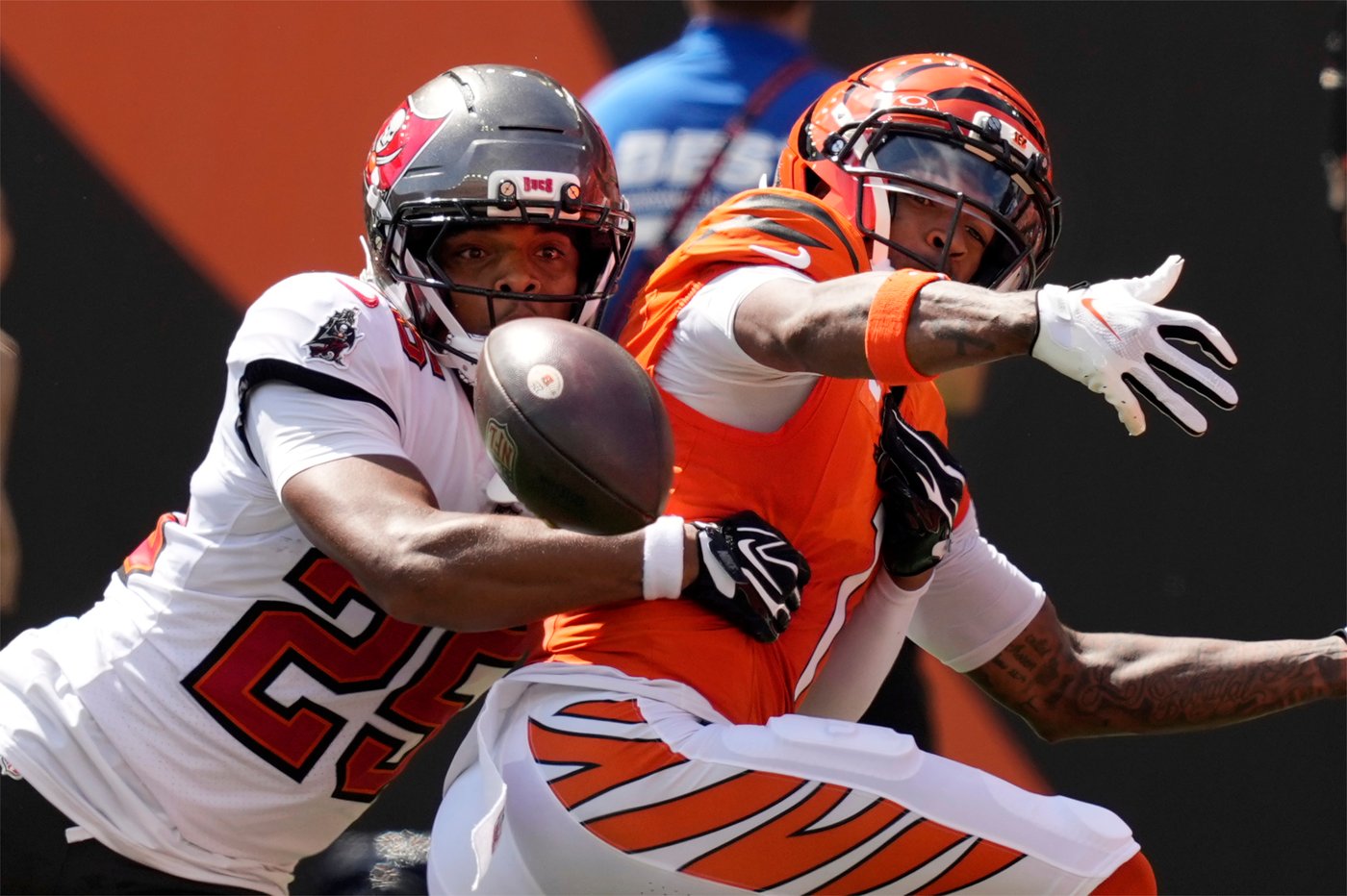 Bengals force 4 turnovers, Burrow throws for TD in 33-27 win over the Buccaneers | iNFOnews.ca Bengals force 4 turnovers, Burrow throws for TD in 33-27 win over the Buccaneers | iNFOnews.ca