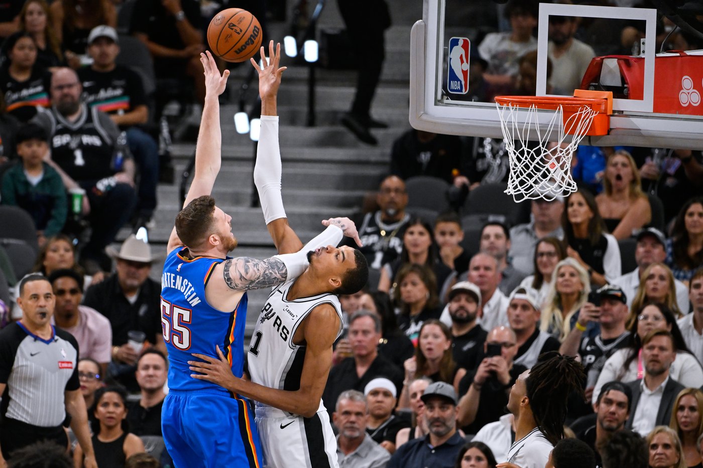 Wembanyama scores 33 points to help Spurs rebound and trounce Thunder 103-82 to even West finals | iNFOnews.ca Wembanyama scores 33 points to help Spurs rebound and trounce Thunder 103-82 to even West finals | iNFOnews.ca