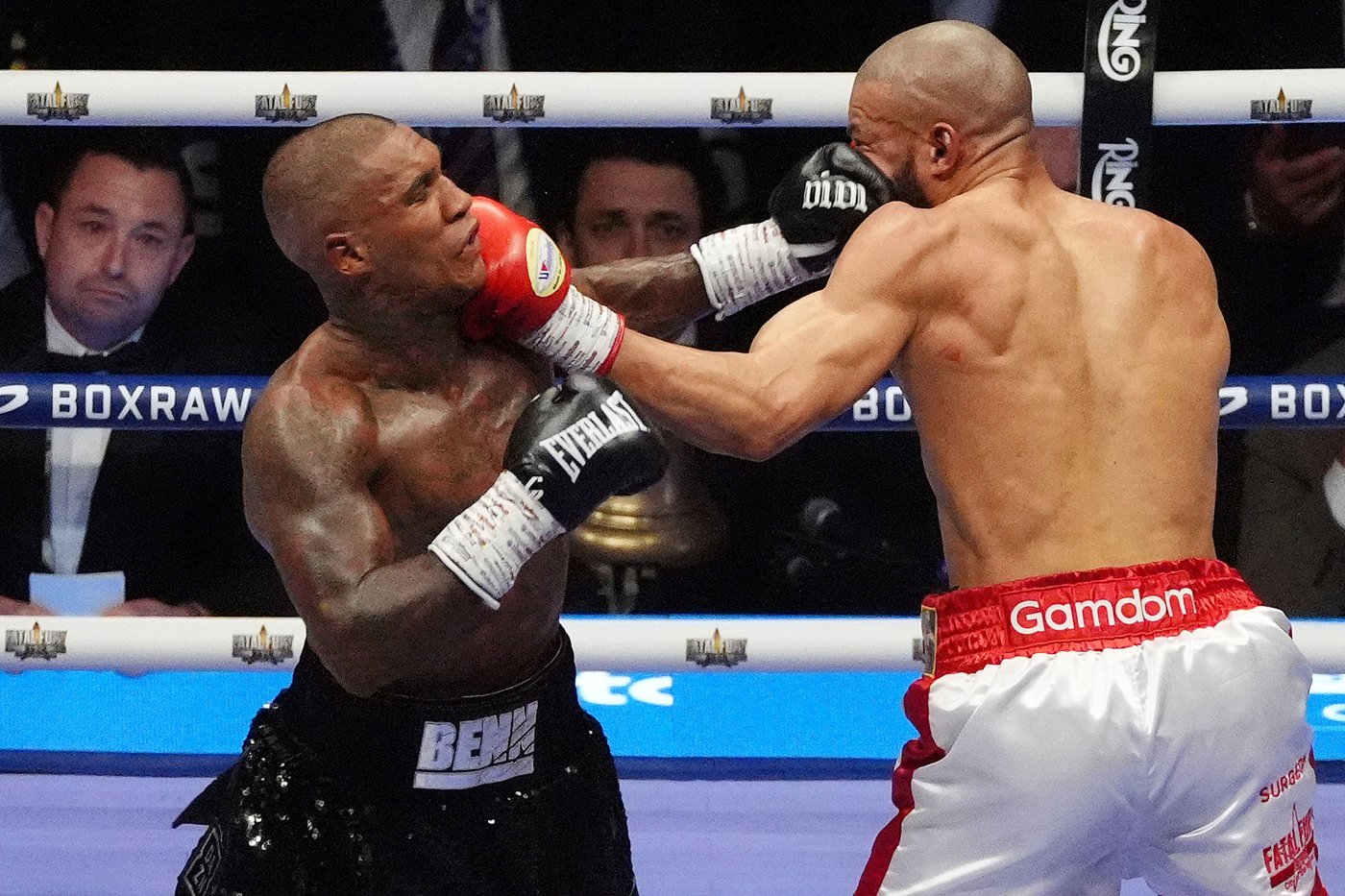 Eubank Jr. beats Benn by unanimous decision in latest chapter of family rivalry | iNFOnews.ca Eubank Jr. beats Benn by unanimous decision in latest chapter of family rivalry | iNFOnews.ca