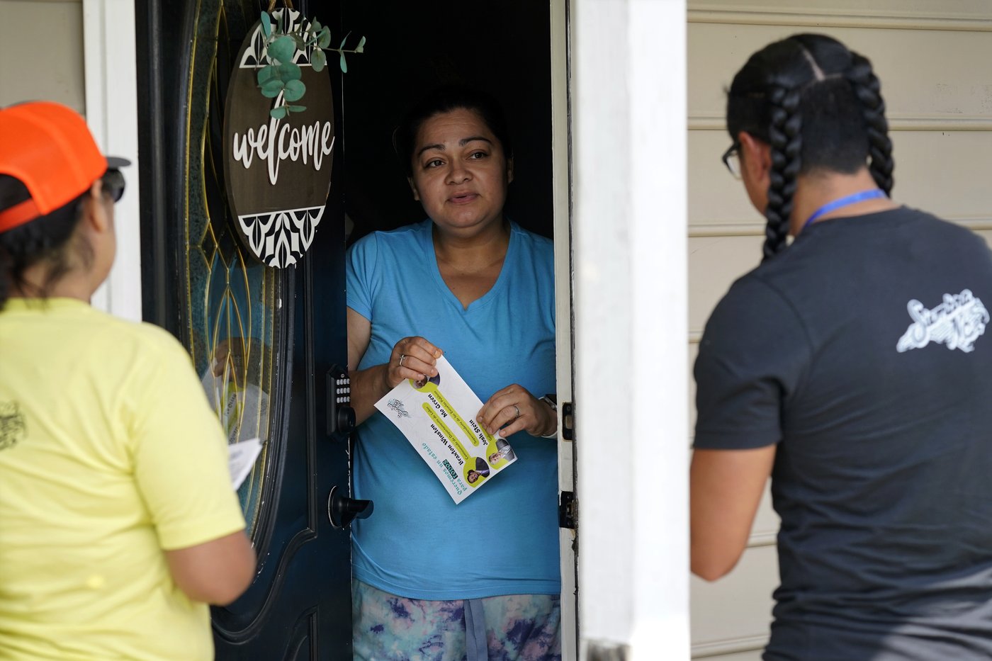 Voting groups that got a boost from Harris' candidacy are still working to persuade voters of color | iNFOnews.ca