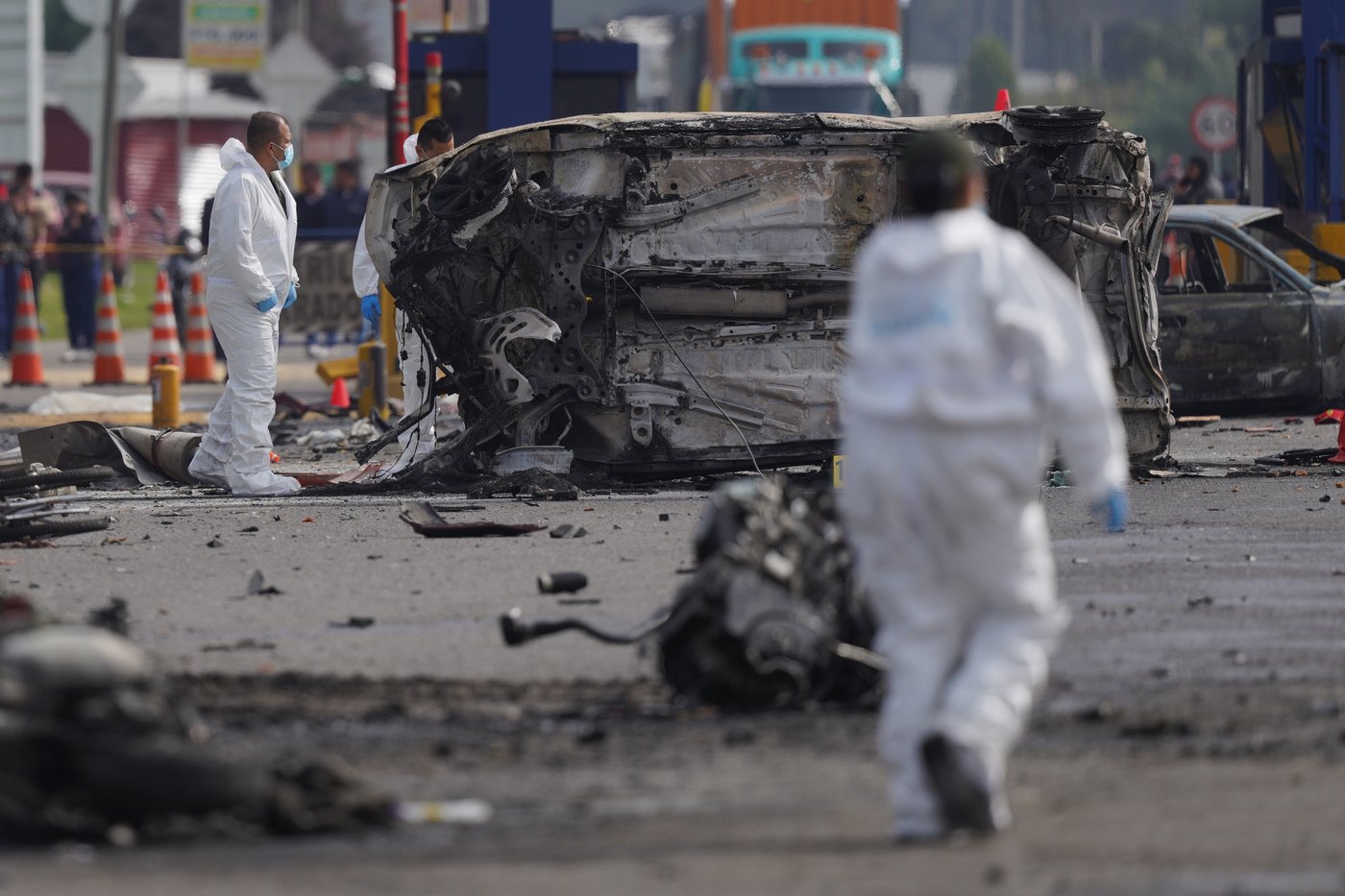 A road accident in Colombia involving several vehicles kills at least 2 people and injures 19 | iNwheels