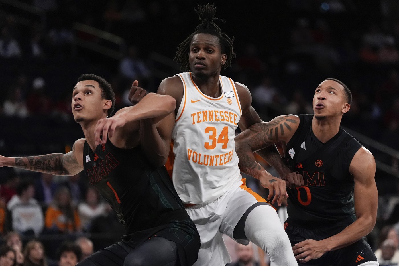 Lanier scores 22 points as No. 1 Tennessee beats Miami 75-62 at Jimmy V Classic | iNFOnews.ca