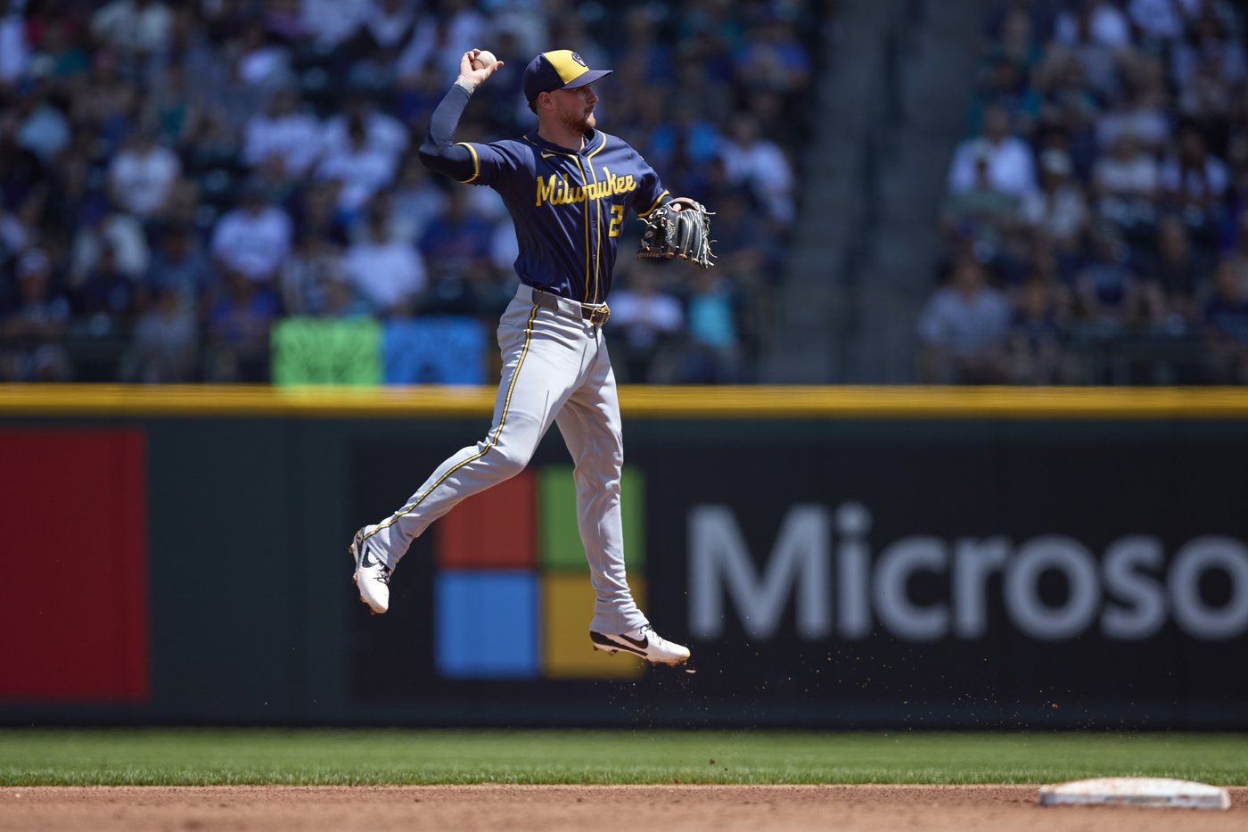 Brewers bang out 17 hits and beat the Mariners 10-2 while HR leader Cal Raleigh sits | iNFOnews.ca Brewers bang out 17 hits and beat the Mariners 10-2 while HR leader Cal Raleigh sits | iNFOnews.ca