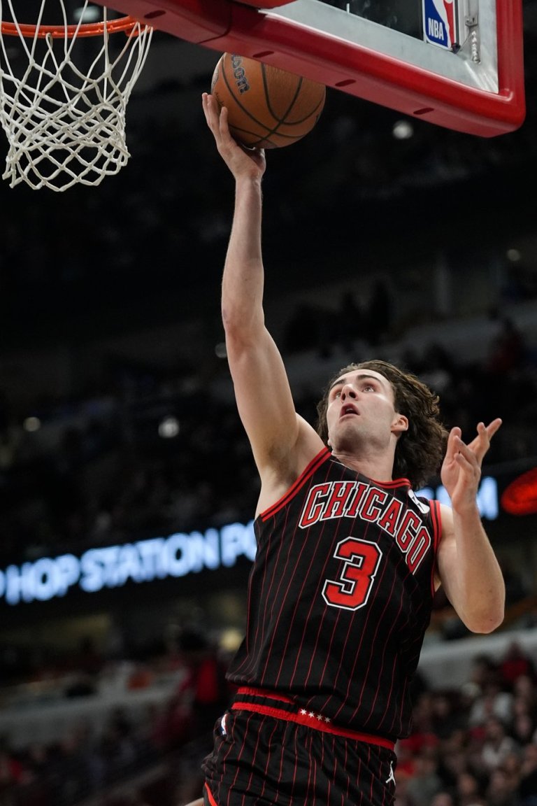 Josh Giddey scores career-high 32 points, Bulls beat Knicks 135-125 | iNFOnews.ca