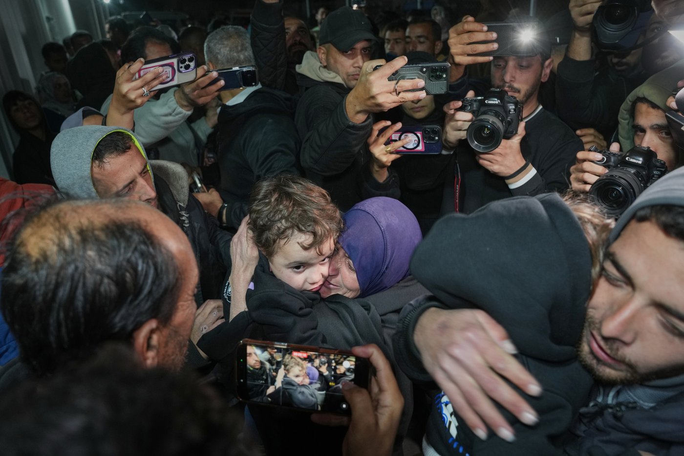 Palestinians allowed in to Gaza and patients are evacuated to Egypt as the Rafah crossing reopens | iNFOnews.ca Palestinians allowed in to Gaza and patients are evacuated to Egypt as the Rafah crossing reopens | iNFOnews.ca