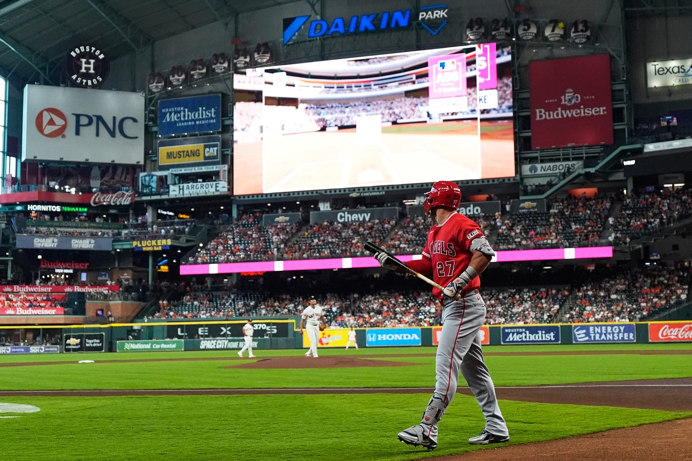 Tapping, twirling and "T" signs: Sports replays have a language all their own | iNFOnews.ca