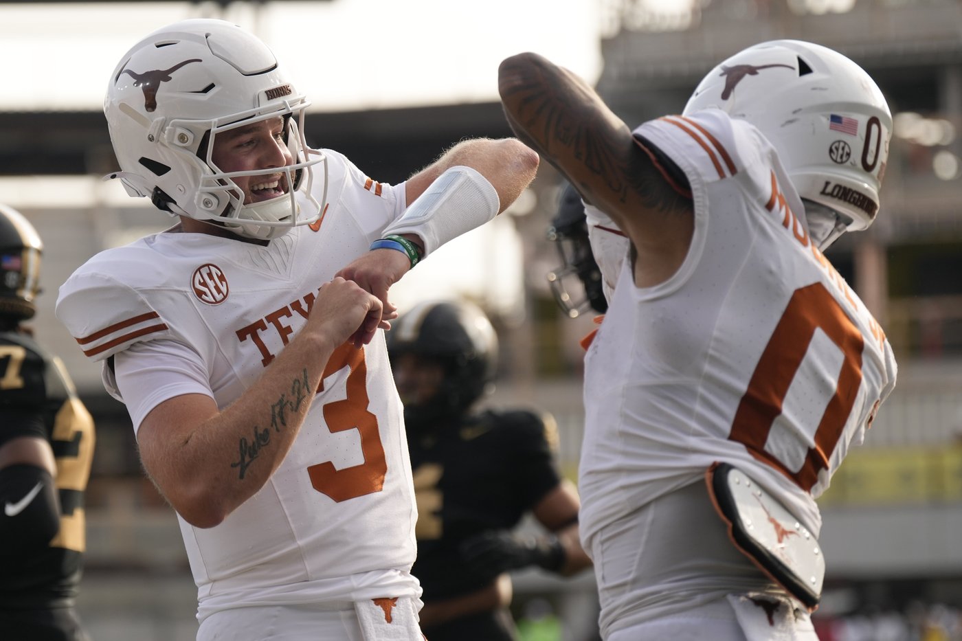 Quinn Ewers throws for 3 TDs as No. 5 Texas beats No. 25 Vanderbilt 27-24 in 'culture' win | iNFOnews.ca Quinn Ewers throws for 3 TDs as No. 5 Texas beats No. 25 Vanderbilt 27-24 in 'culture' win | iNFOnews.ca