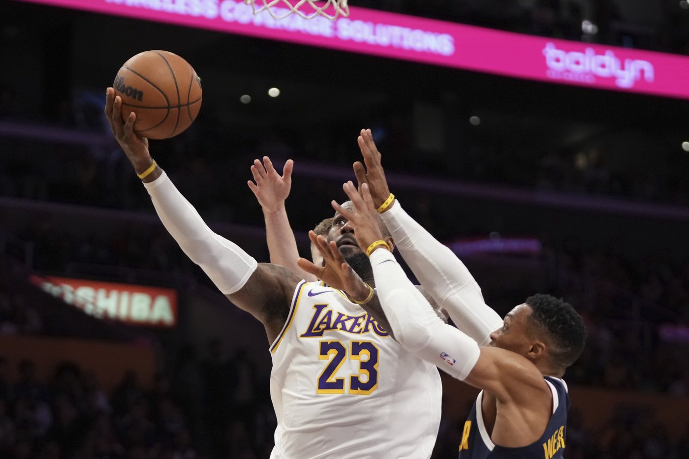 Jokic score 34, Porter adds 24 as Nuggets use strong second half to beat Lakers 127-102 | iNFOnews.ca