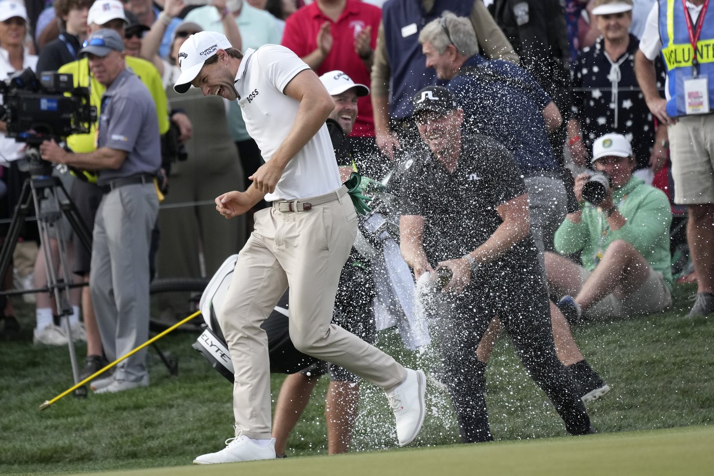 Thomas Detry gets his first PGA Tour victory, a 7-shot romp at the Phoenix Open | iNFOnews.ca Thomas Detry gets his first PGA Tour victory, a 7-shot romp at the Phoenix Open | iNFOnews.ca