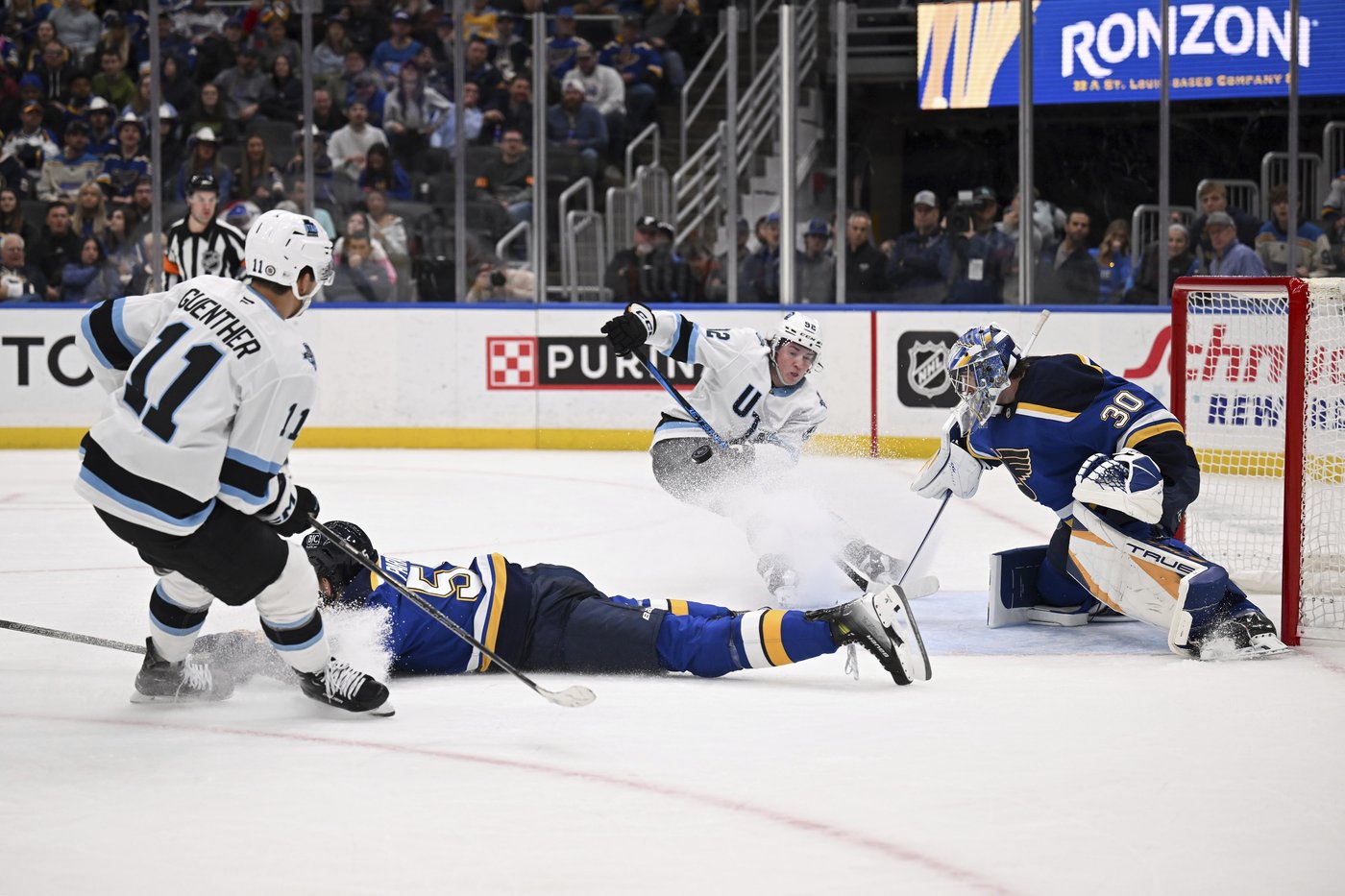 Dylan Guenther scores go-ahead goal for Utah in 4-2 win over Blues | iNFOnews.ca