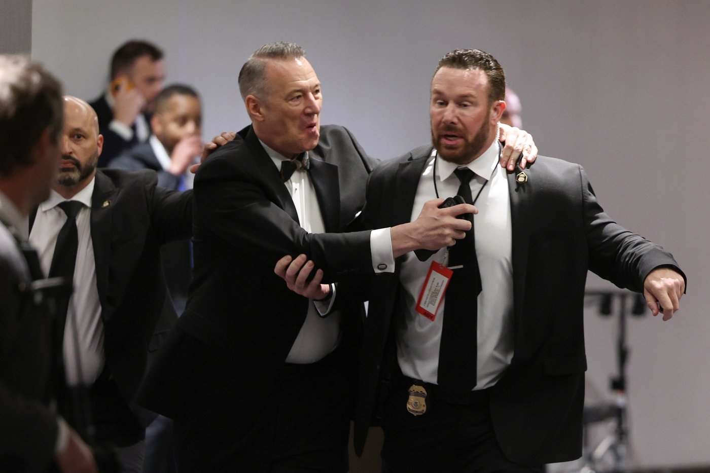 Trump safe after he is evacuated following shooting at Washington journalists' dinner, in photos | iNFOnews.ca
