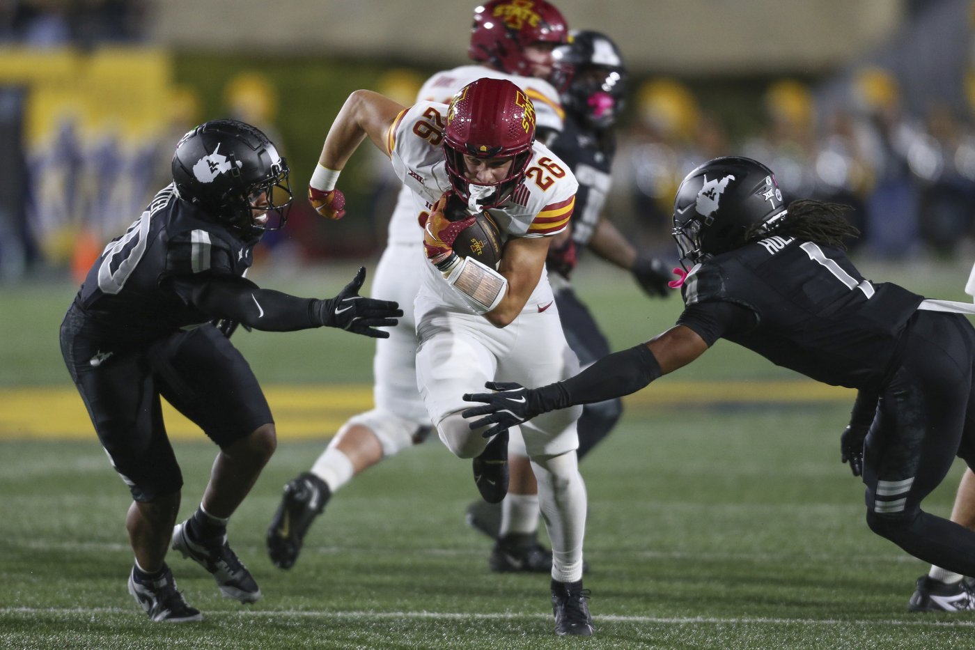 Becht, Hansen lead No. 11 Iowa State over West Virginia 28-16 for first 6-0 start since 1938 | iNFOnews.ca