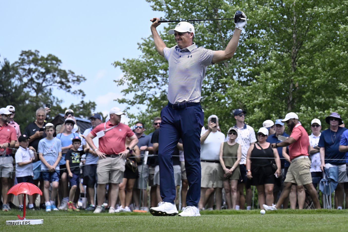 Jordan Spieth withdraws after 13 holes from Travelers with shoulder blade injury | iNFOnews.ca Jordan Spieth withdraws after 13 holes from Travelers with shoulder blade injury | iNFOnews.ca