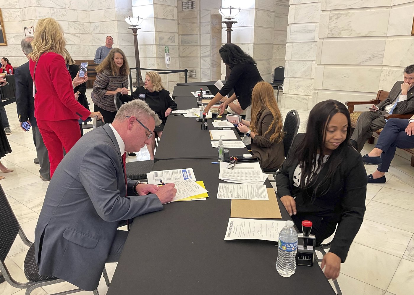 Justices who split on an abortion measure ruling vie to lead Arkansas Supreme Court | iNFOnews.ca