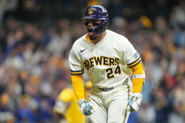 Brewers edge Padres 3-2 in NLDS opener that features bizarre play in 9th inning | iNFOnews.ca