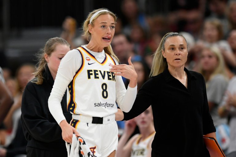 Mitchell scores 27 to set a WNBA record, Clark has 26 and the Fever beat the Sky 90-86 | iNFOnews.ca