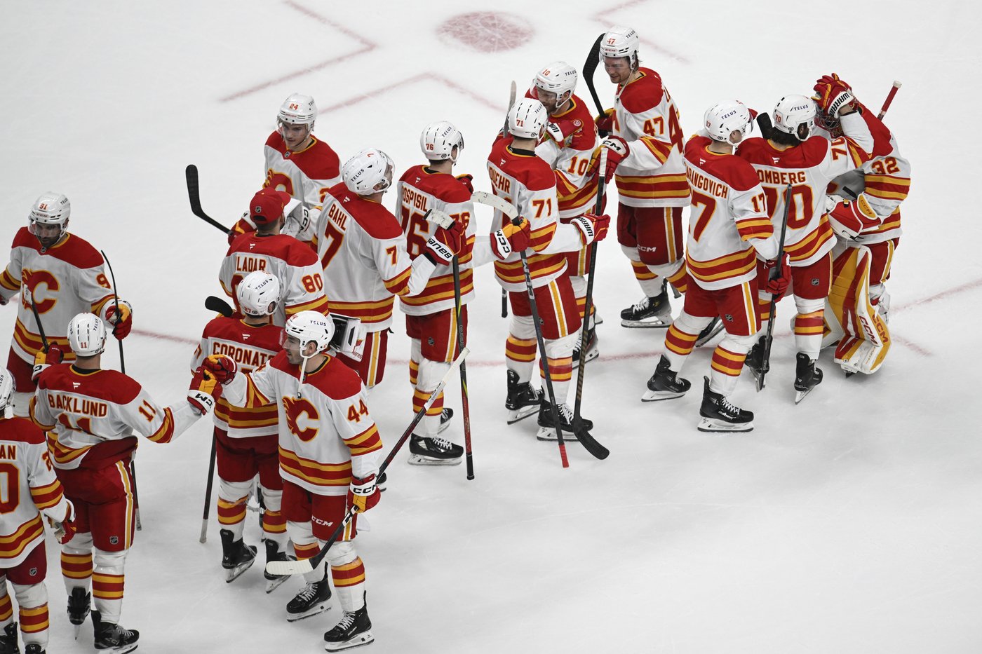 Jonathan Huberdeau scores twice as Calgary Flames beat San Jose Sharks 3-1 | iNFOnews.ca