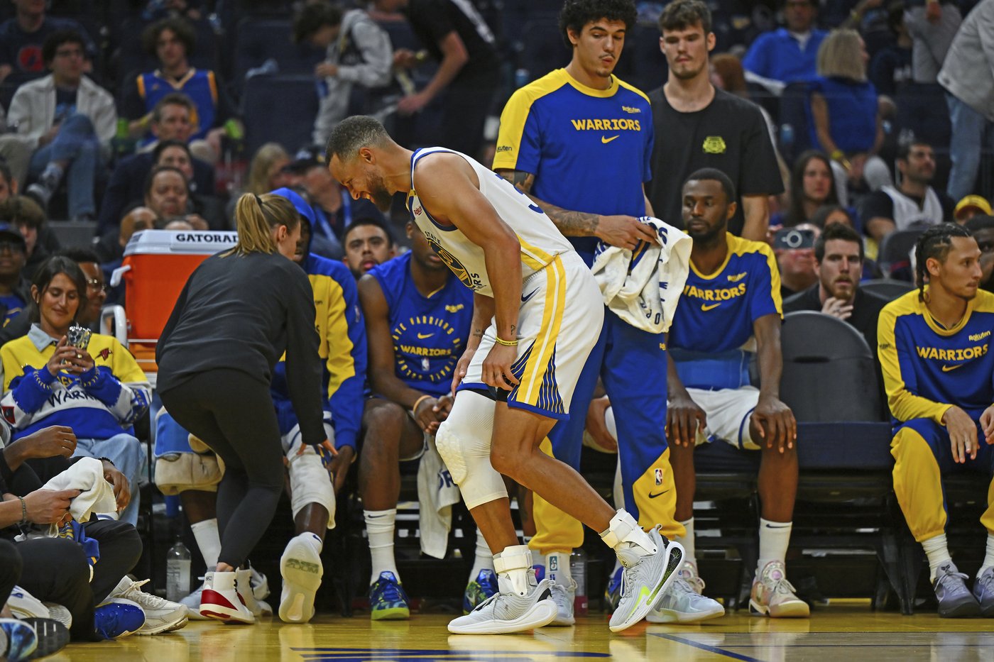 Stephen Curry will miss at least two games for Warriors with left ankle injury | iNFOnews.ca
