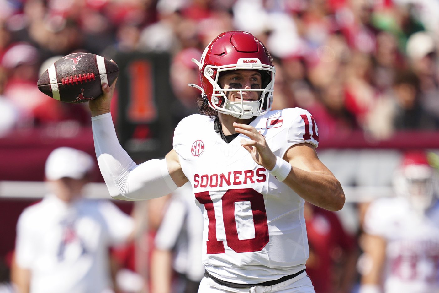 No. 13 Oklahoma dominates Temple 42-3, Mateer shines with 281 yards passing and a 51-yard rushing TD | iNFOnews.ca